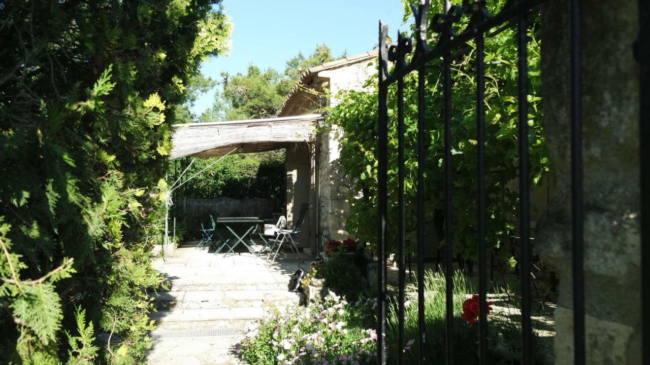 Mas Grimaud - Gite- Studio Et Chambres D'Hotes Familiales Eygalières Exterior foto