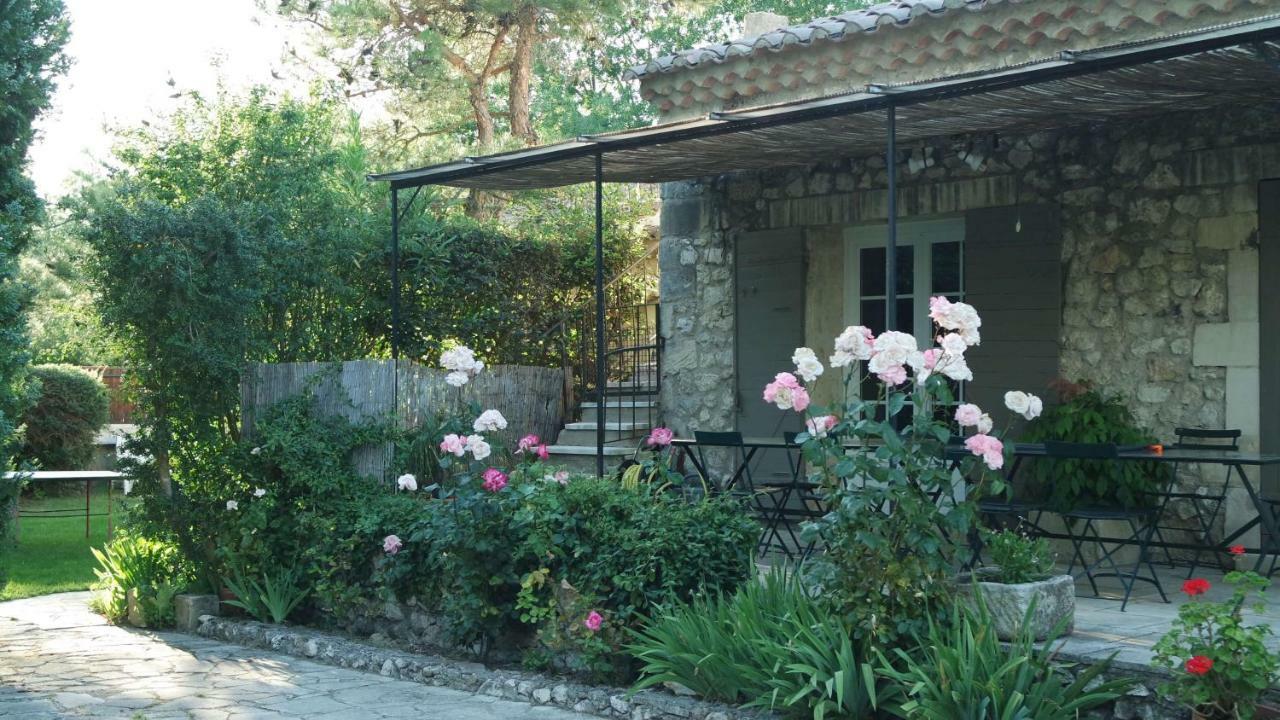 Mas Grimaud - Gite- Studio Et Chambres D'Hotes Familiales Eygalières Exterior foto