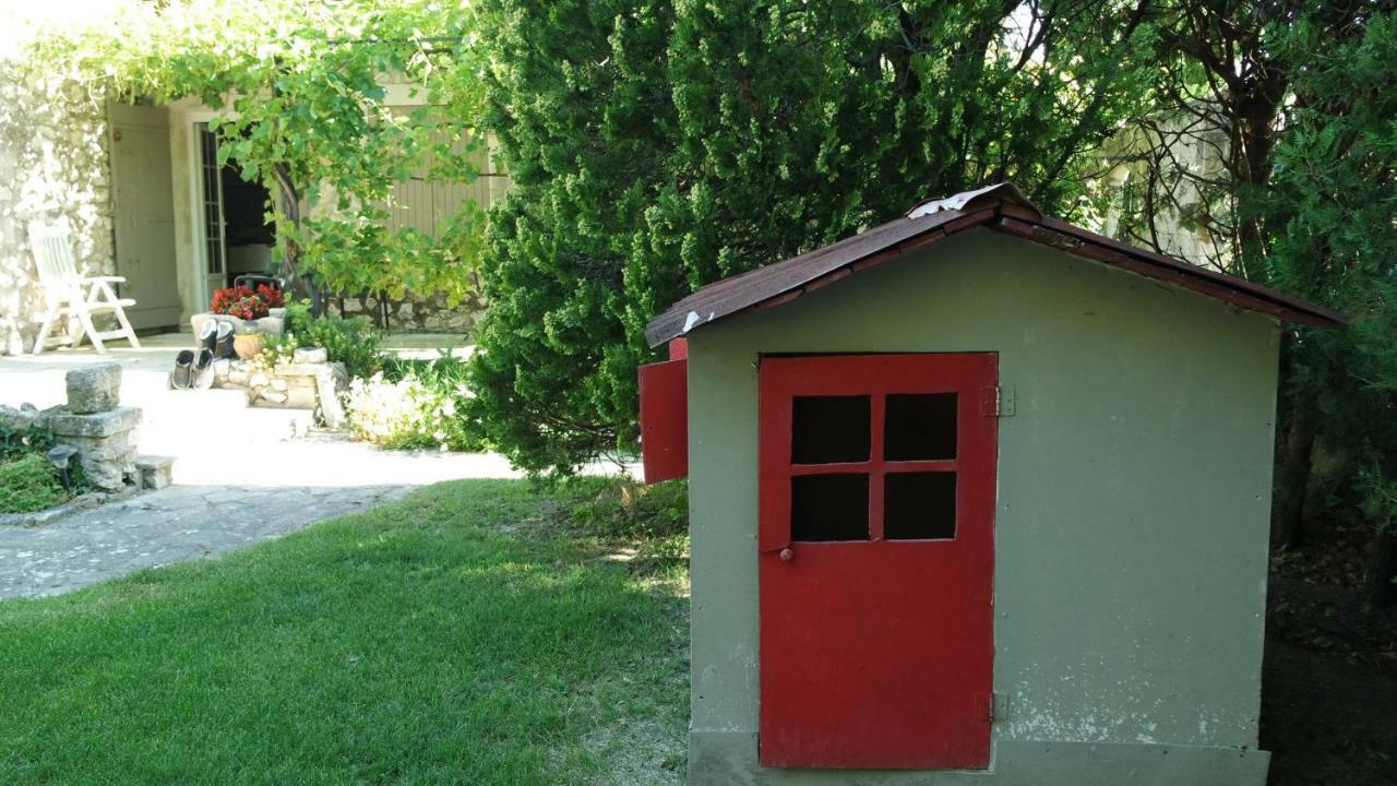 Mas Grimaud - Gite- Studio Et Chambres D'Hotes Familiales Eygalières Exterior foto