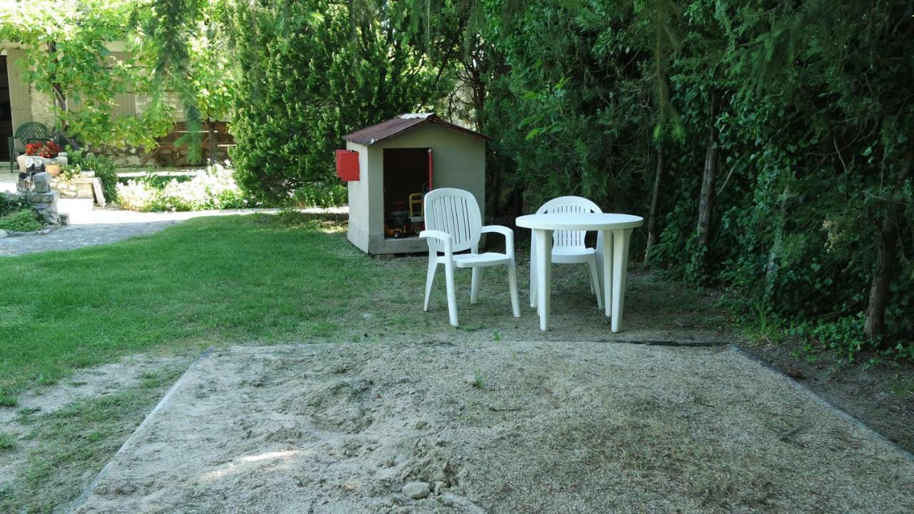 Mas Grimaud - Gite- Studio Et Chambres D'Hotes Familiales Eygalières Exterior foto