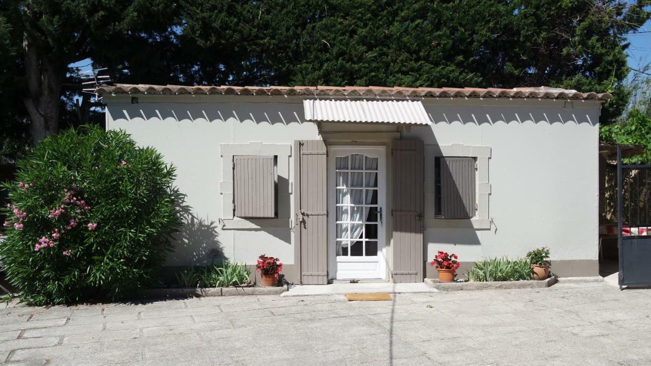 Mas Grimaud - Gite- Studio Et Chambres D'Hotes Familiales Eygalières Exterior foto