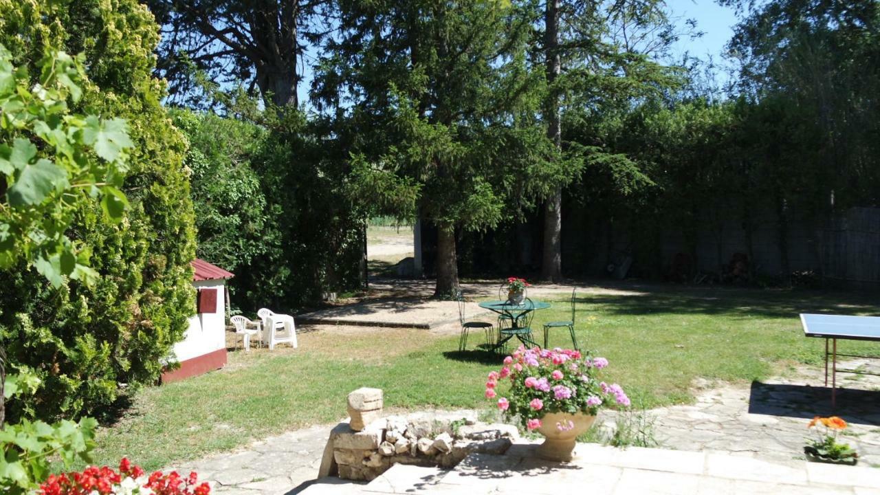 Mas Grimaud - Gite- Studio Et Chambres D'Hotes Familiales Eygalières Exterior foto