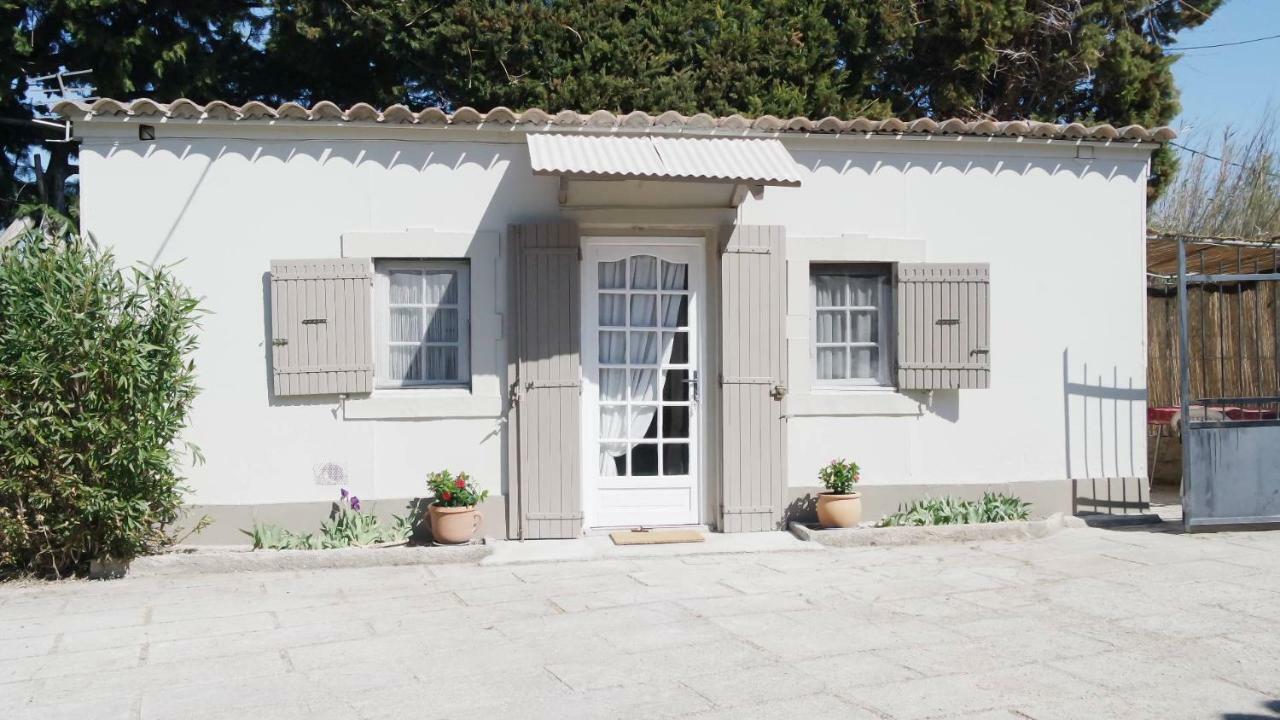 Mas Grimaud - Gite- Studio Et Chambres D'Hotes Familiales Eygalières Exterior foto