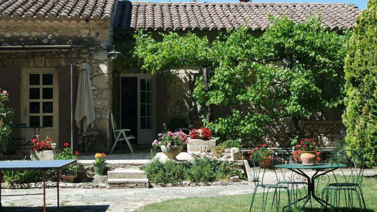 Mas Grimaud - Gite- Studio Et Chambres D'Hotes Familiales Eygalières Exterior foto