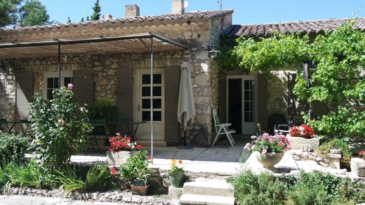 Mas Grimaud - Gite- Studio Et Chambres D'Hotes Familiales Eygalières Exterior foto